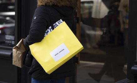 Marc Jacobs 21-letni wówczas projektant mody, założył swoją markę w 1984 roku. W 1997 roku przejął j