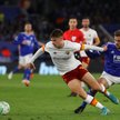 Nicola Zalewski (z lewej) w meczu z Leicester City