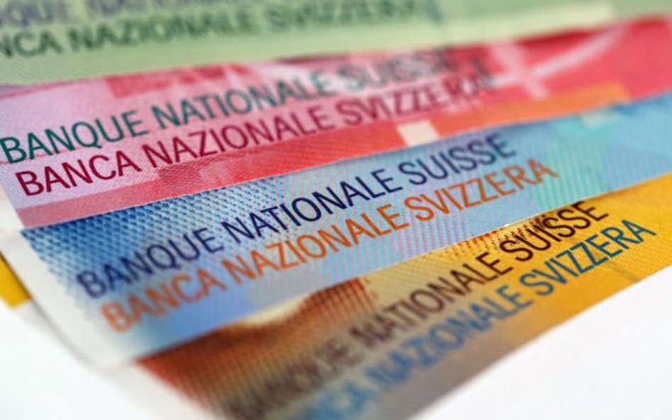 Frank coraz mocniejszy