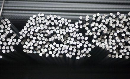 Zmiany dotyczące akcyzy na prąd ulżą producentom i przetwórcom stali.