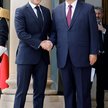 Emmanuel Macron powitał Xi Jinpiga w poniedziałek w Pałacu Elizejskim
