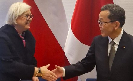 Minister przemysłu Marzena Czarnecka oraz wiceminister gospodarki, handlu i przemysłu Japonii Shinji