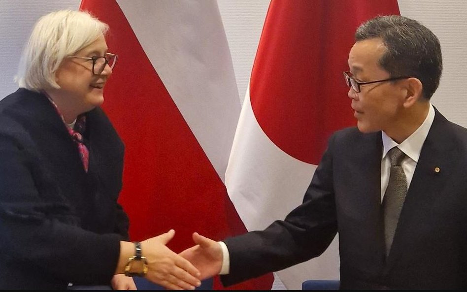 Minister przemysłu Marzena Czarnecka oraz wiceminister gospodarki, handlu i przemysłu Japonii Shinji