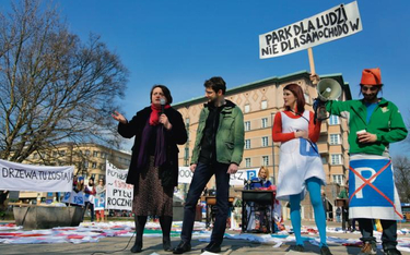 Walka o zieleń, temat wciąż nośny. Akcja miejskich aktywistów w Krakowie, marzec 2015 r.