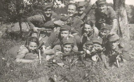 "Inka" pierwsza po lewej