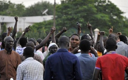 17 września – wojsko w Burkinie Faso poinformowało o obaleniu tymczasowego prezydenta Michela Kafand
