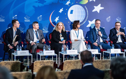 Uczestnicy debaty „Zielona przyszłość miast i regionów” na VIII Europejskim Kongresie Samorządów