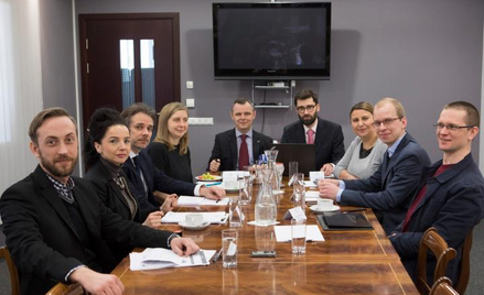 Uczestnicy debaty wskazali korzyści i zagrożenia płynące z szerokiego dostępu do danych w oświadczen