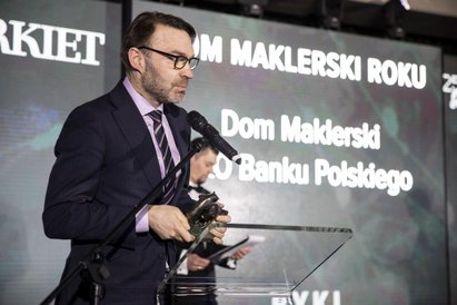 Laureatem w kategorii „Dom Maklerski Roku” zostaje DM PKO Banku Polskiego. Nagrodę odebrał dyrektor 