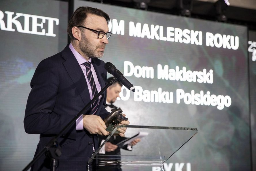 Laureatem w kategorii „Dom Maklerski Roku” zostaje DM PKO Banku Polskiego. Nagrodę odebrał dyrektor 