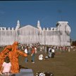 Budynek Reichstagu opakowany przez Christo.