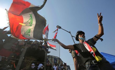 Irak: Protestujący giną od strzałów w głowę