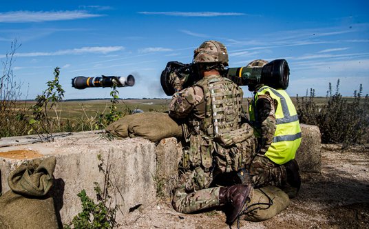 Pociski kierowane NLAW o efektywnym zasięgu do 600 m.