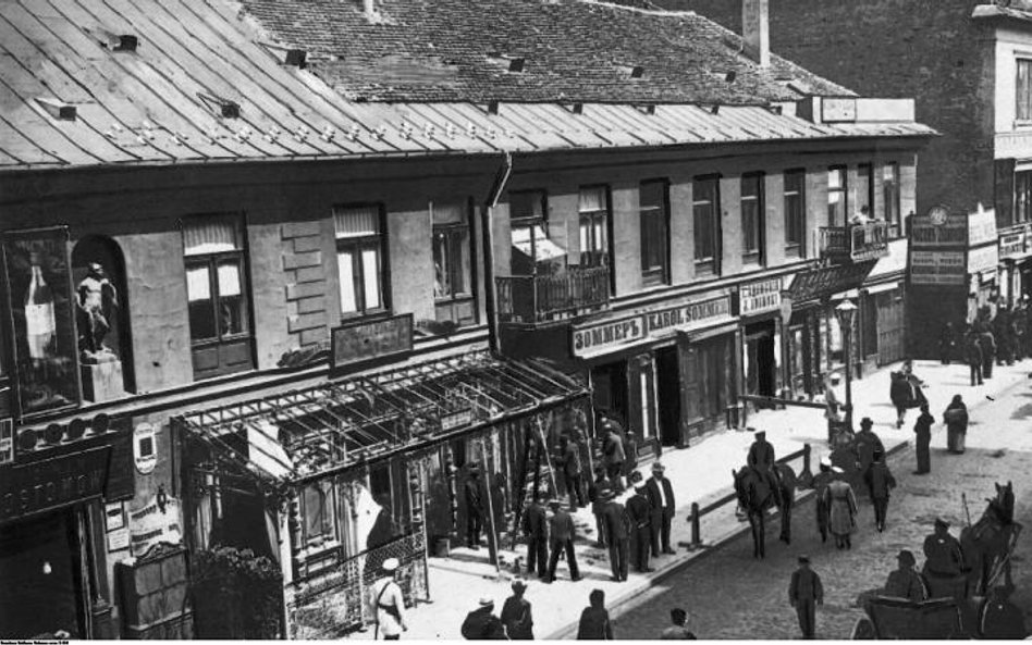 W 1905 r. Warszawa nie była bezpiecznym miastem. Na zdjęciu Cukiernia Trojanowskiego przy ul. Miodow