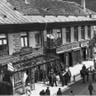 W 1905 r. Warszawa nie była bezpiecznym miastem. Na zdjęciu Cukiernia Trojanowskiego przy ul. Miodow