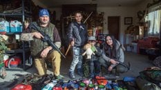 Rodzina Piotra Czuryłły w 2017 r. (od lewej: Piotr, córka Natasza, syn Piotr, żona Klaudia) w garażu
