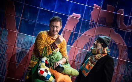 Od lewej Doktor Tomas Stockmann – Juliusz Chrząstowski, Burmistrz Peter Stockmann – Radosław Krzyżow