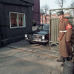 Brama przed siedzibą Północnej Grupy Wojsk Armii Radzieckiej w Legnicy, 1992 r.