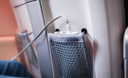 Powerbanki w samolotach. „Nowe zasady zwiększą bezpieczeństwo pasażerów i linii lotniczych”
