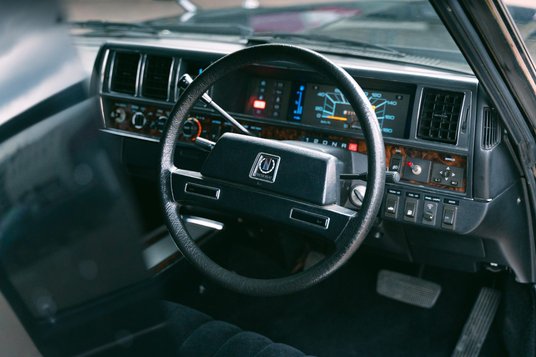 President był oferowany tylko w Japonii, więc kierownicę mamy po prawej stronie.