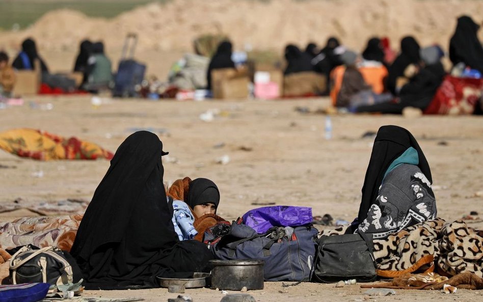 Syria: Kobiety, dzieci i dżihadyści uciekają z enklawy Daesh