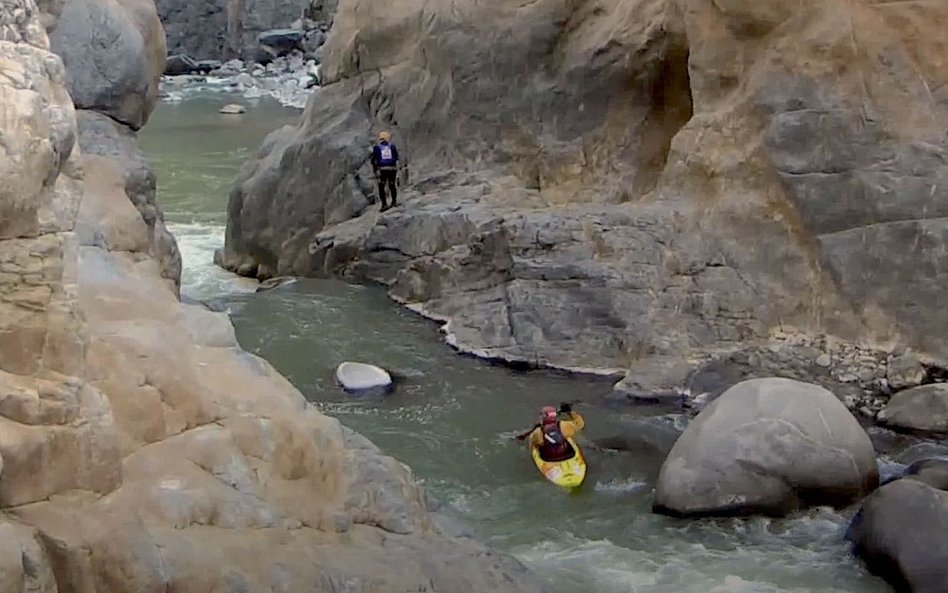 Kontynuacja eksploracji kanionu w 2009 r. przez ekipę Jerzego Majcherczyka, który często organizuje 