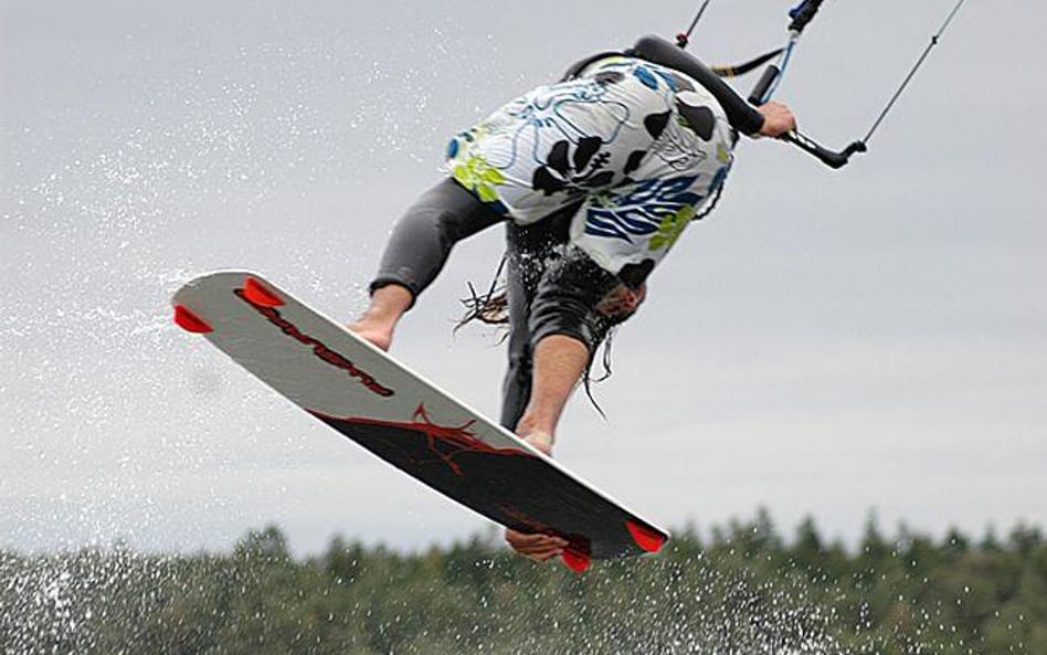 Kitesurferzy mają swoje prawo wodne, które może być istotne przy postępowaniu odszkodowawczym