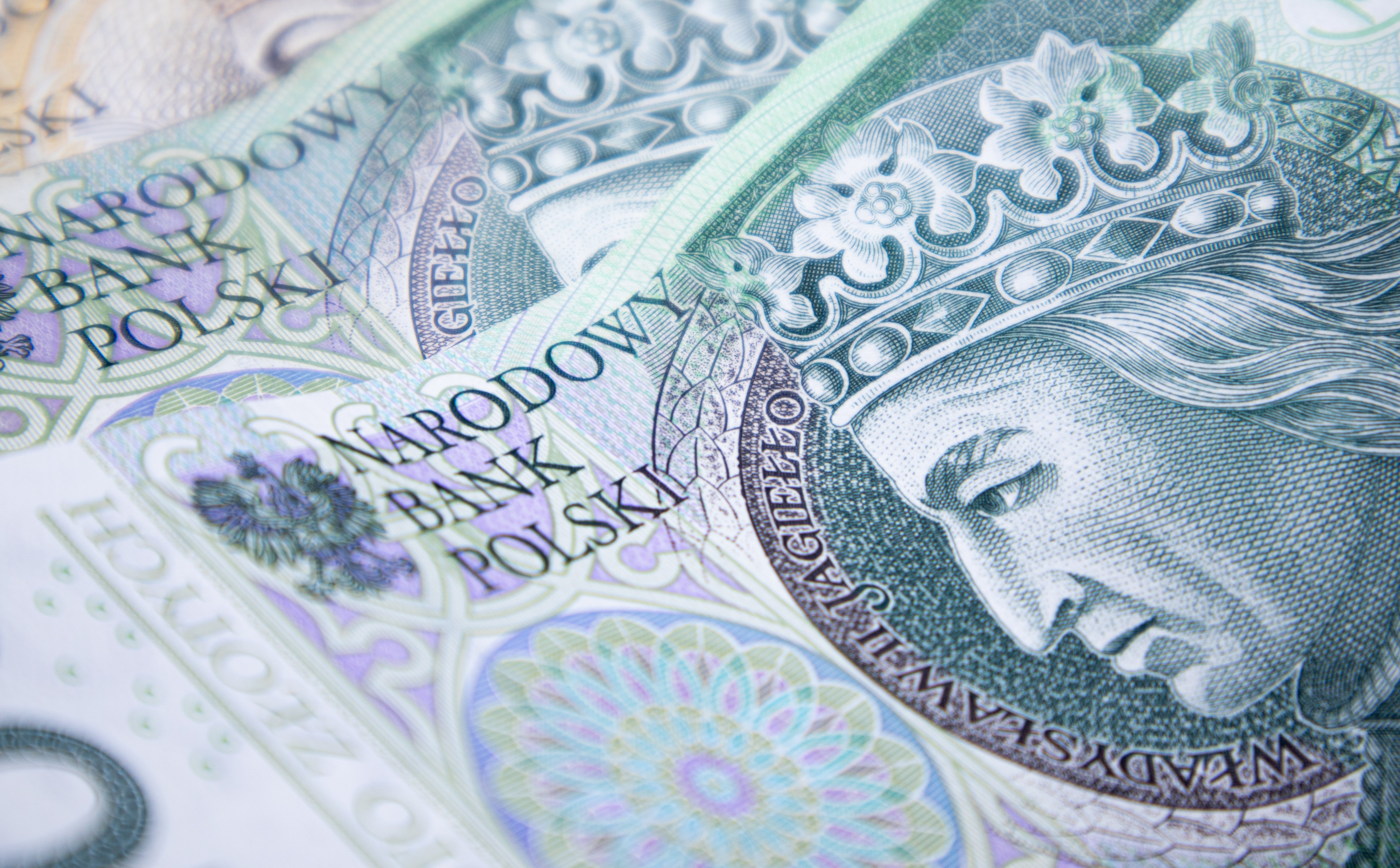 Złoty dostał rykosztem. Trend spadkowy USD/PLN dobiega końca?