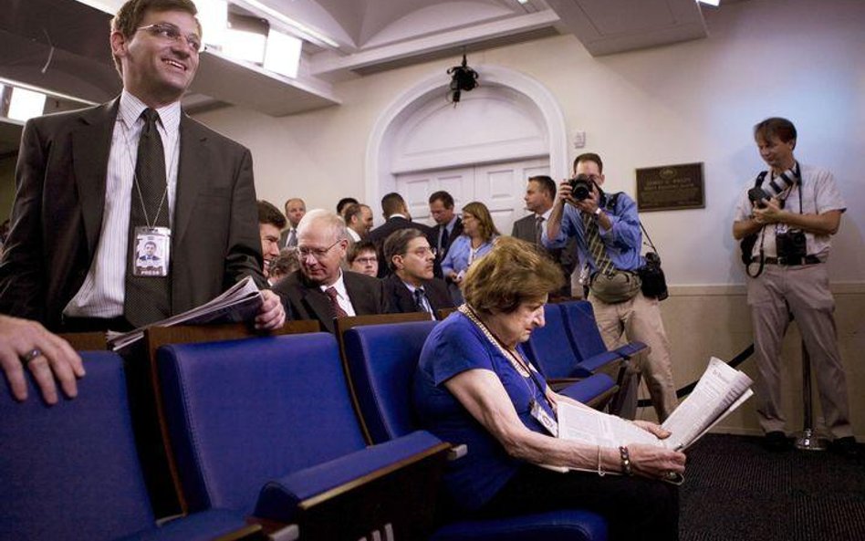 Helen Thomas ogłosiła w poniedziałek, że przechodzi na emeryturę ze skutkiem natychmiastowym