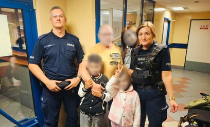 5-latka została sama na peronie. Pociąg z jej rodziną odjechał ze stacji