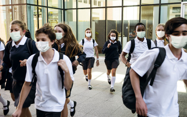 CDC: Badania pokazują, że maski pomagają zmniejszyć liczbę zakażeń w szkołach