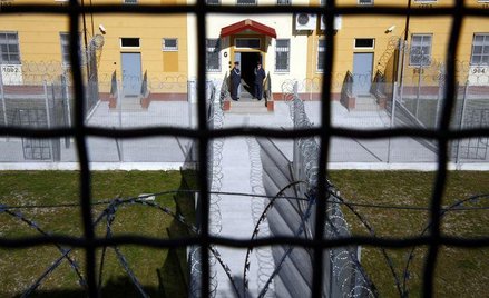 Skazani mogą mieć w celach komputery z dostępem do Internetu