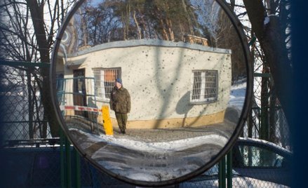 Część jednostek wojskowych z powrotem chronią żołnierze.