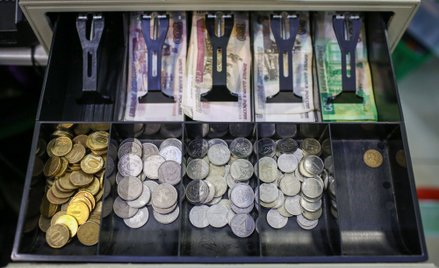 Rubel przebił kolejne dno. Traci nawet do chińskiego juana