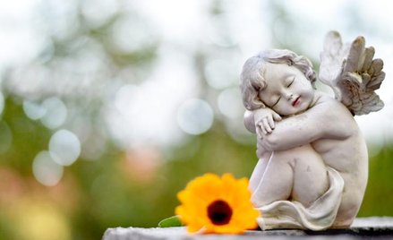 Na cmentarzach coraz częściej powstają groby, w których chowane są szczątki dzieci po poronieniach