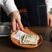 Zwyczaj wymuszania napiwków na klientach wszedł właśnie w USA na kolejny poziom, teraz w razie odmow