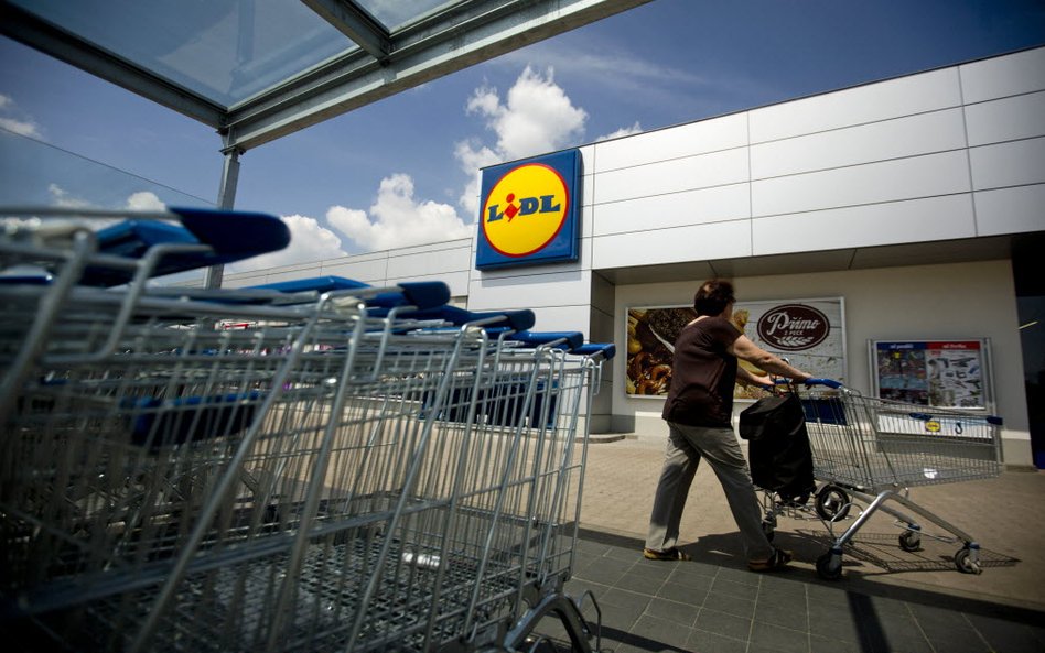 Lidl wygrywa znowu z Biedronką