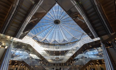 Nagrodzona stacja w większości znajduje się pod ziemią.