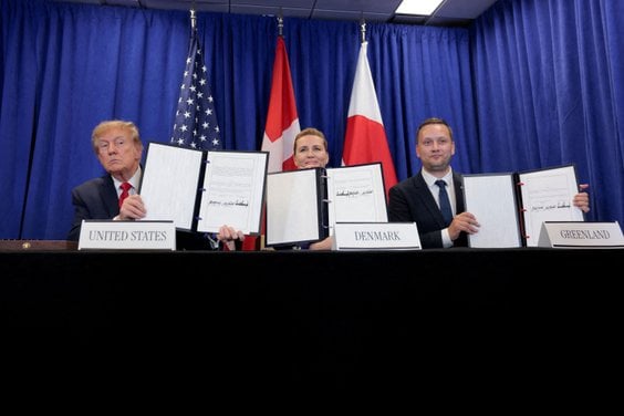 Prezydent USA Donald Trump, premier Danii Mette Frederiksen i premier Grenlandii Jens-Frederik Niels