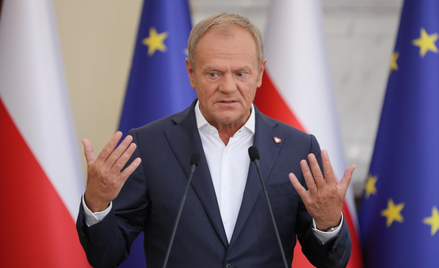 Premier Donald Tusk podczas konferencji prasowej w KPRM po posiedzeniu rządu w Warszawie, 28 sierpni