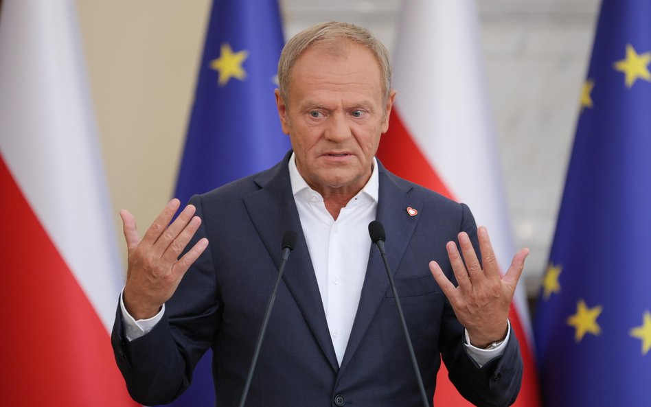 Premier Donald Tusk podczas konferencji prasowej w KPRM po posiedzeniu rządu w Warszawie.