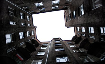 Oszukani przez lichwiarzy odzyskują własność