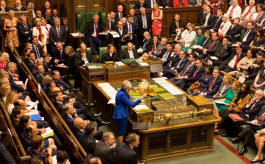 Theresa May ostatni raz jako premier odpowiada na pytania parlamentarzystów w Izbie Gmin