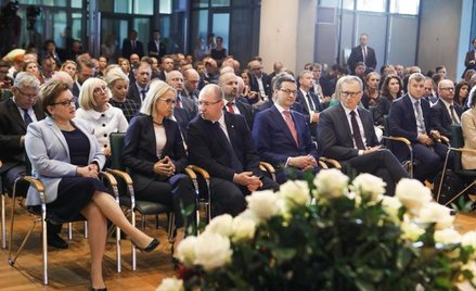 Minister edukacji Anna Zalewska (pierwsza z lewej) zachęcała biznes do współpracy z nauką. Minister 