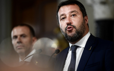 Salvini zakazuje wpłynięcia do Włoch statku z migrantami