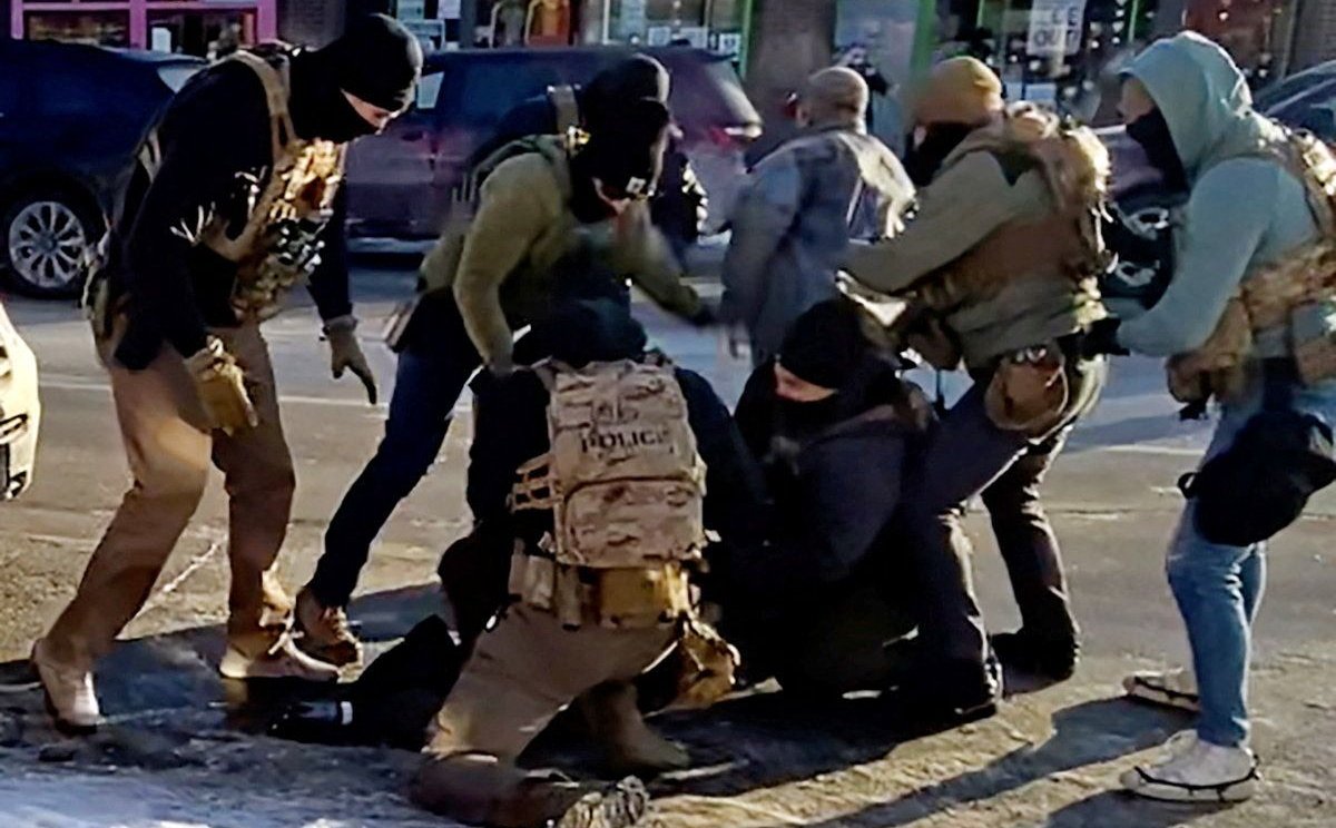 Polityk z Partii Republikańskiej: Amerykanie widzą w telewizji, iż się do nich strzela