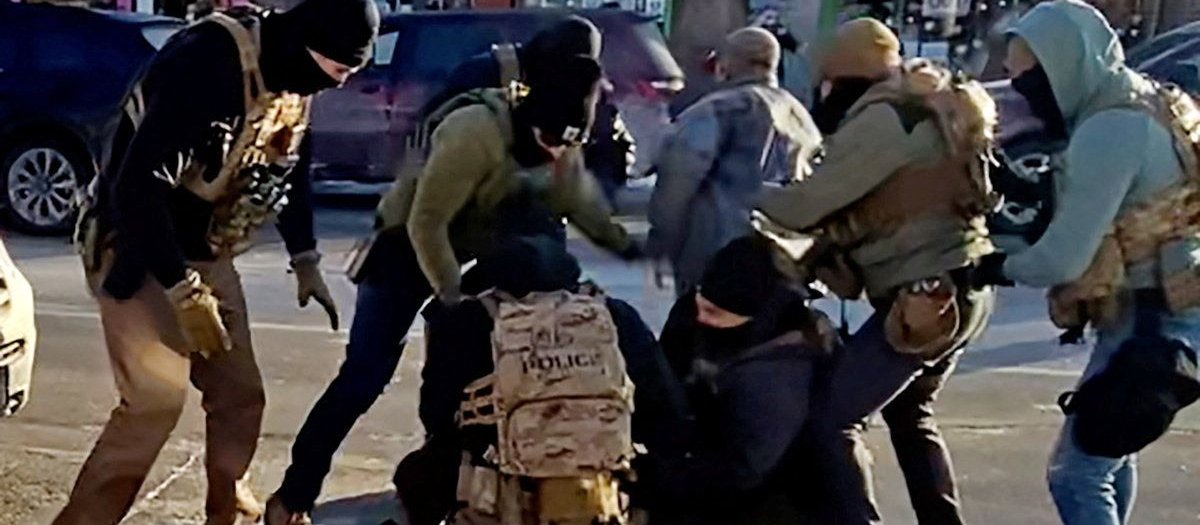 Polityk z Partii Republikańskiej: Amerykanie widzą w telewizji, iż się do nich strzela