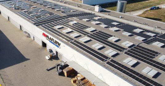 Instalacja fotowoltaiczna o mocy blisko 1MWp w należącym do Grupy Boryszew oddziale Maflow Toruń. Fo