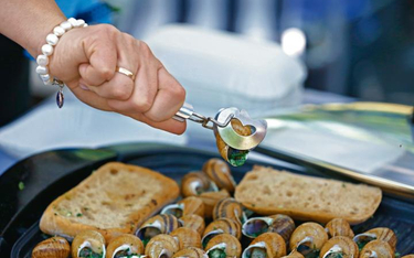 Ślimaki po burgundzku – danie wciąż stosunkowo rzadkie na polskich stołach, z wyjątkiem może słynnej