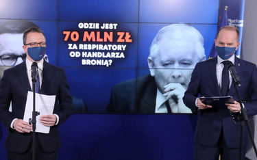 Posłowie opozycji (na zdj. Michał Szczerba i Dariusz Joński) cały czas domagają się wyjaśnienia afer